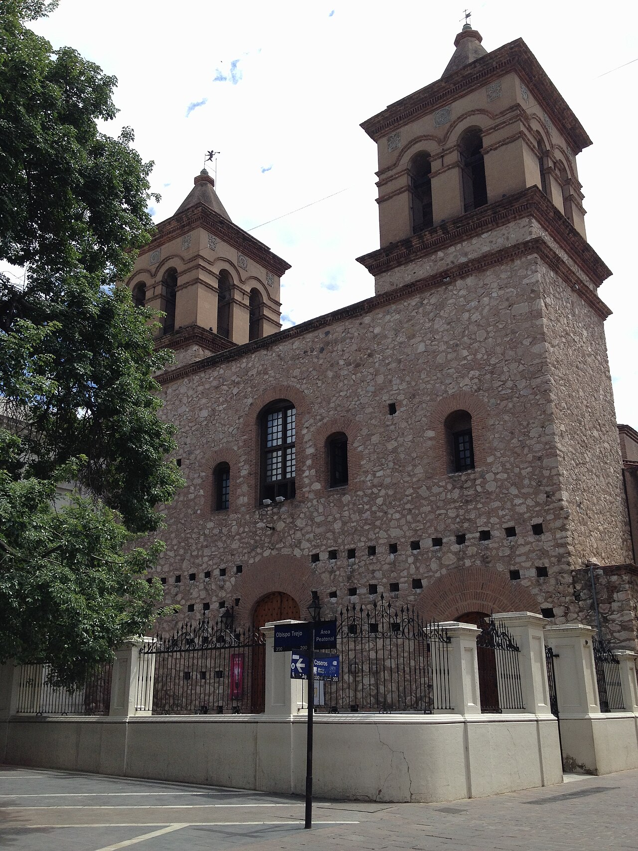 Commons: Manzana Jesuítica Córdoba