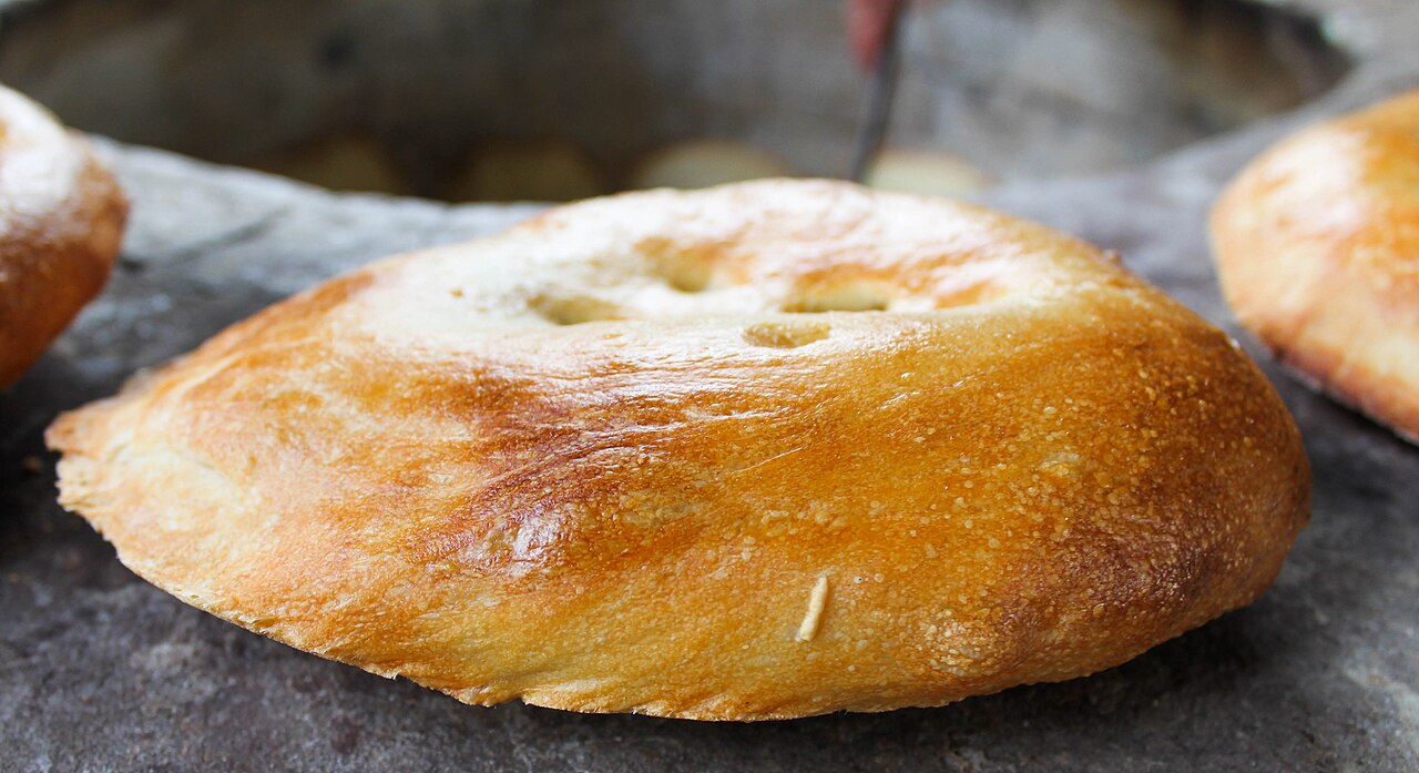 Commons: Tandir bread Azerbaijan