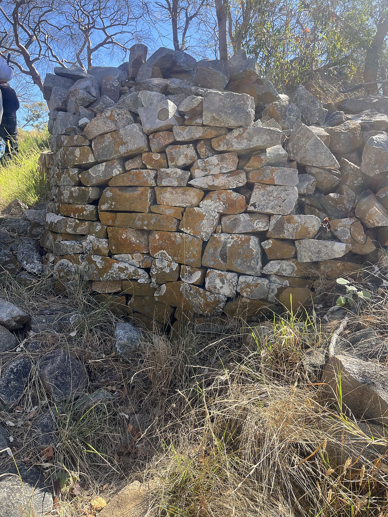 Commons: Domboshaba Ruins