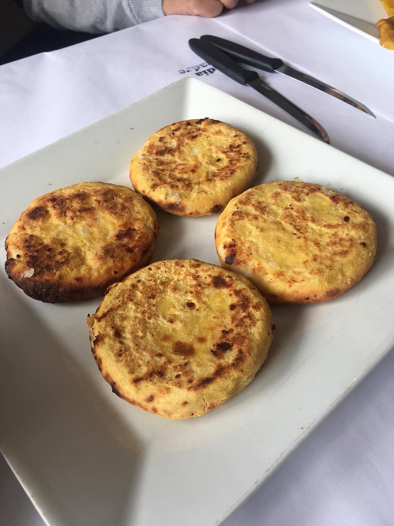 Commons: arepa colombiana
