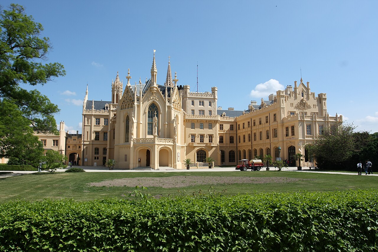 Commons: Lednice Chateau