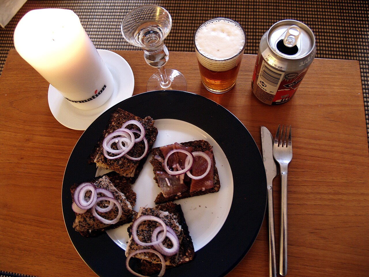 Commons: sild smørrebrød