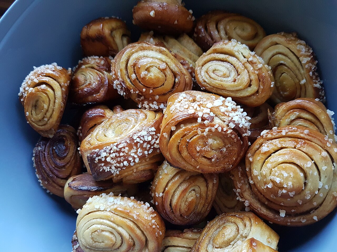 Commons: Cinnamon buns Finland