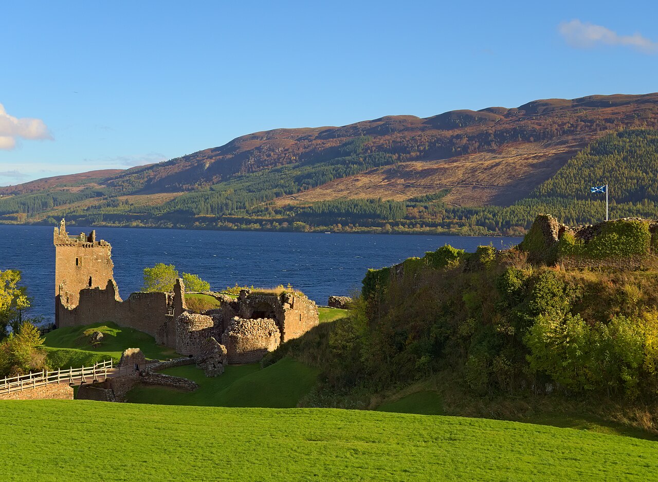 Commons: Loch Ness and Urquhart Castle