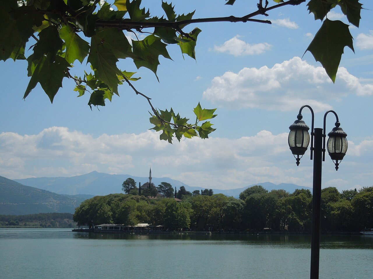 Commons: Ioannina lake