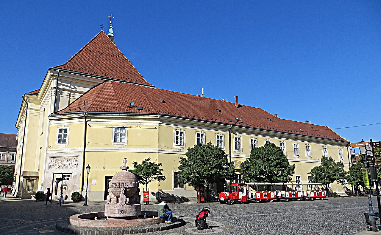 Commons: Székesfehérvár Városház tér