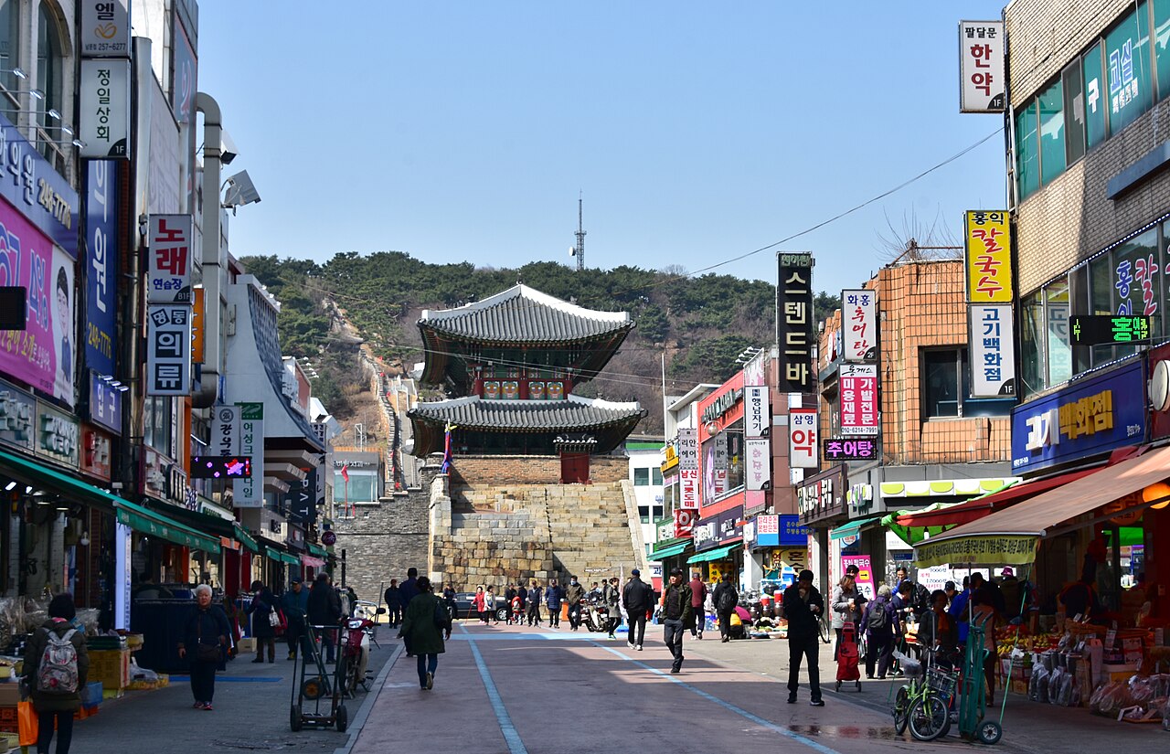 Commons: Suwon Paldalmun