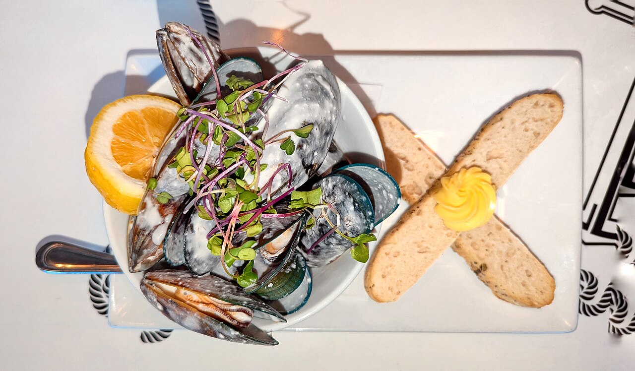 Commons: green-lipped mussels