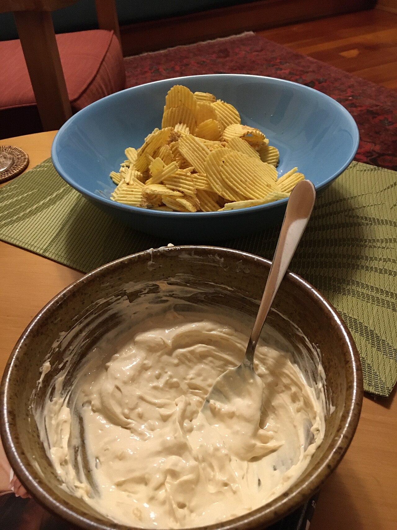 Kiwi onion dip