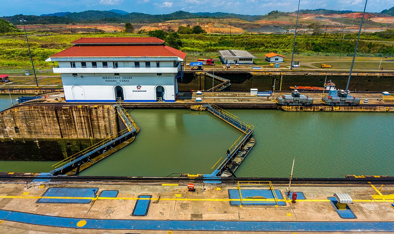 Commons: The Miraflores Locks of the Panama Canal