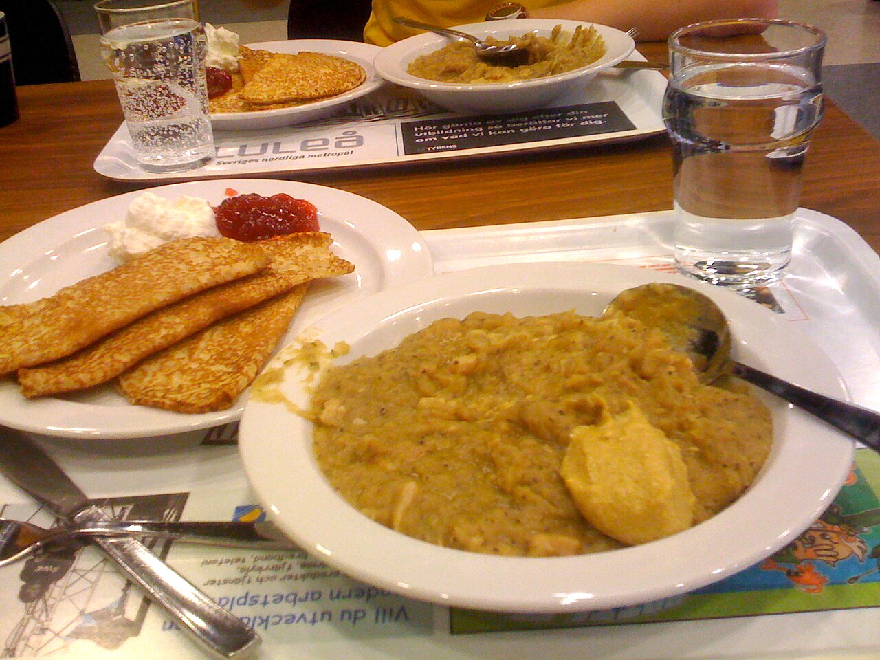 Commons: Ärtsoppa med pannkakor