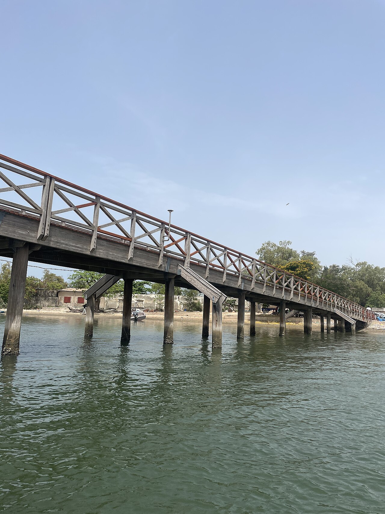 Commons: Joal-Fadiouth pont