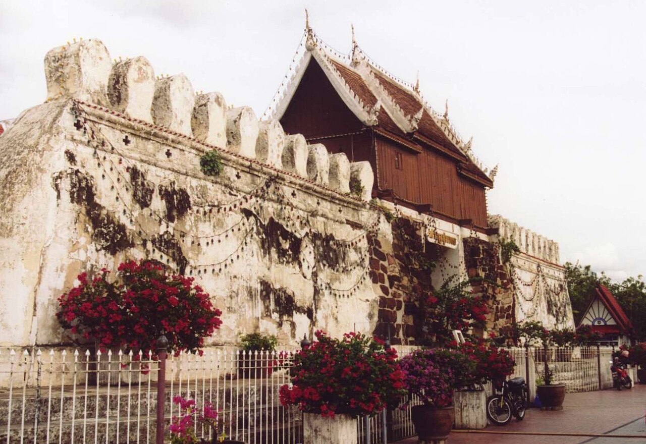 Commons: Chumphon Gate Nakhon Ratchasima