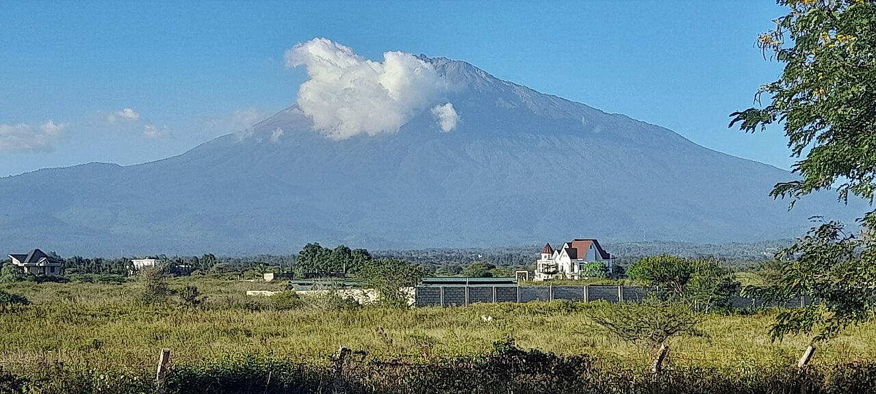 Commons: Mount Meru Tanzania