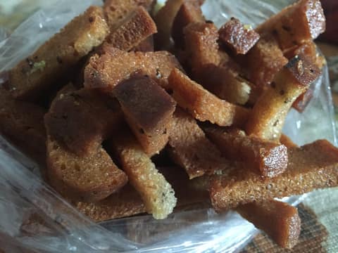 Kepta duona (fried garlic bread)